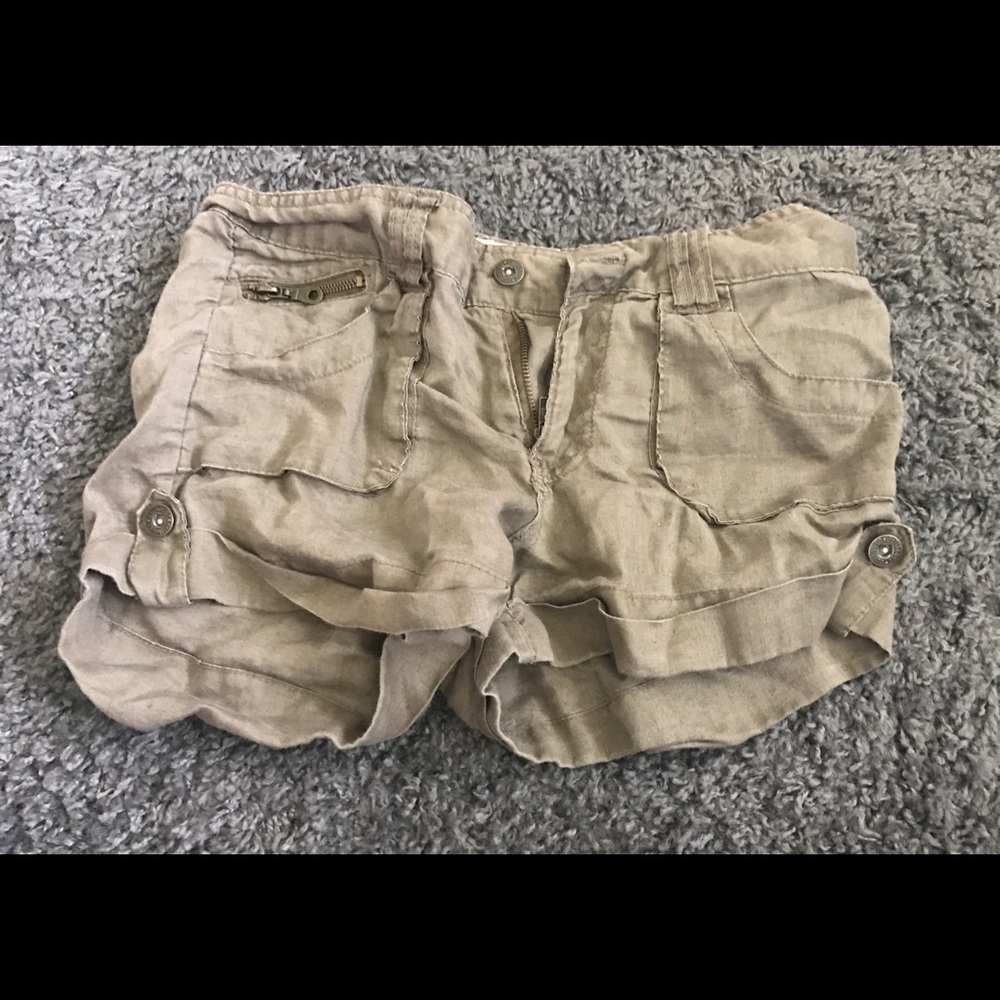 Woman’s tan cargo shorts